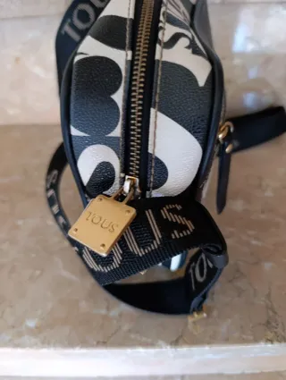 Bandolera Tous Mujer Negra y Blanca