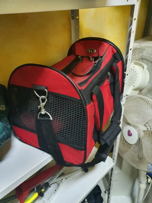 Transportín para mascotas rojo y negro
