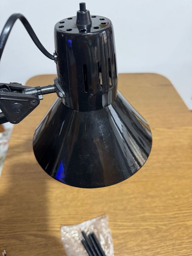 Lampada da tavolo snodabile nera