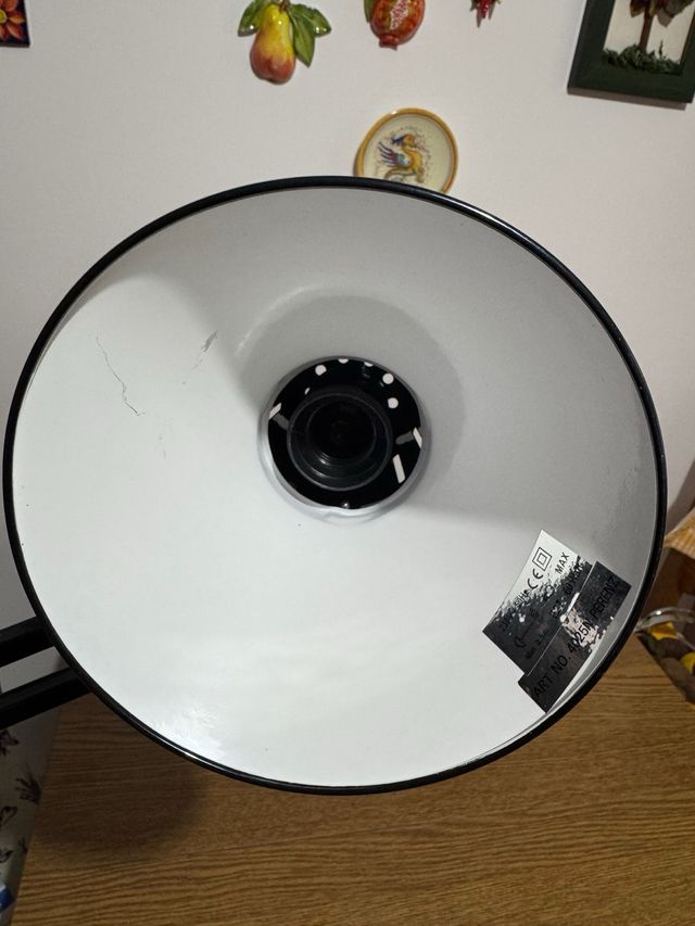 Lampada da tavolo snodabile nera