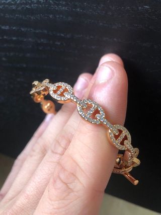 Pulsera Hermes dorada con eslabones y cierre T