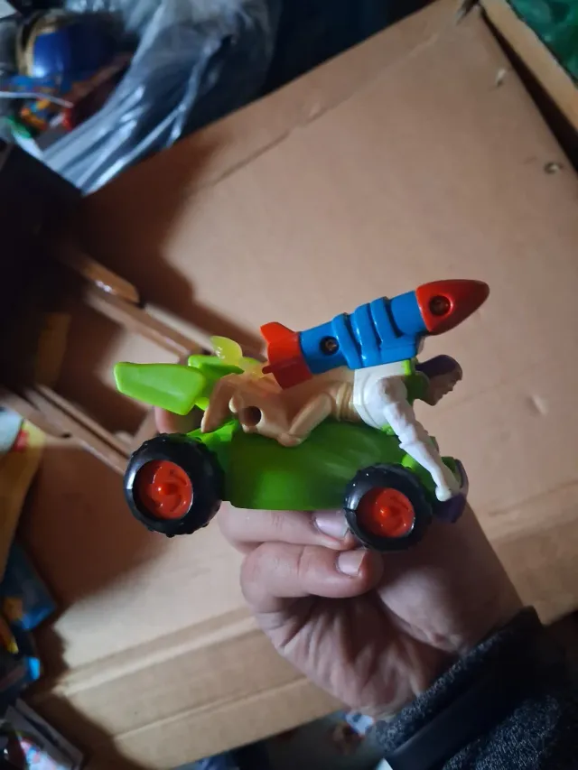 Statuetta Toy Story Buzz Lightyear con razzo