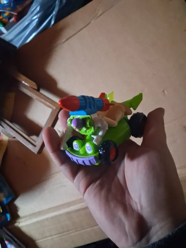 Statuetta Toy Story Buzz Lightyear con razzo