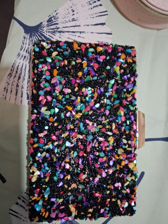Bolso fiesta negro con pedrería multicolor