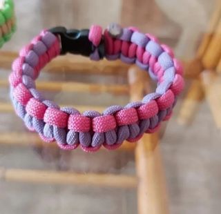 Braccialetti realizzati a mano in set di tre con design nodo cobra / Ideali per bambini e adulti grazie alla loro funzionalità (montagna, escursionismo, sopravvivenza...)