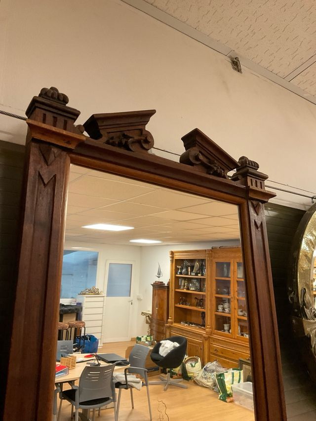 Antico specchio in noce