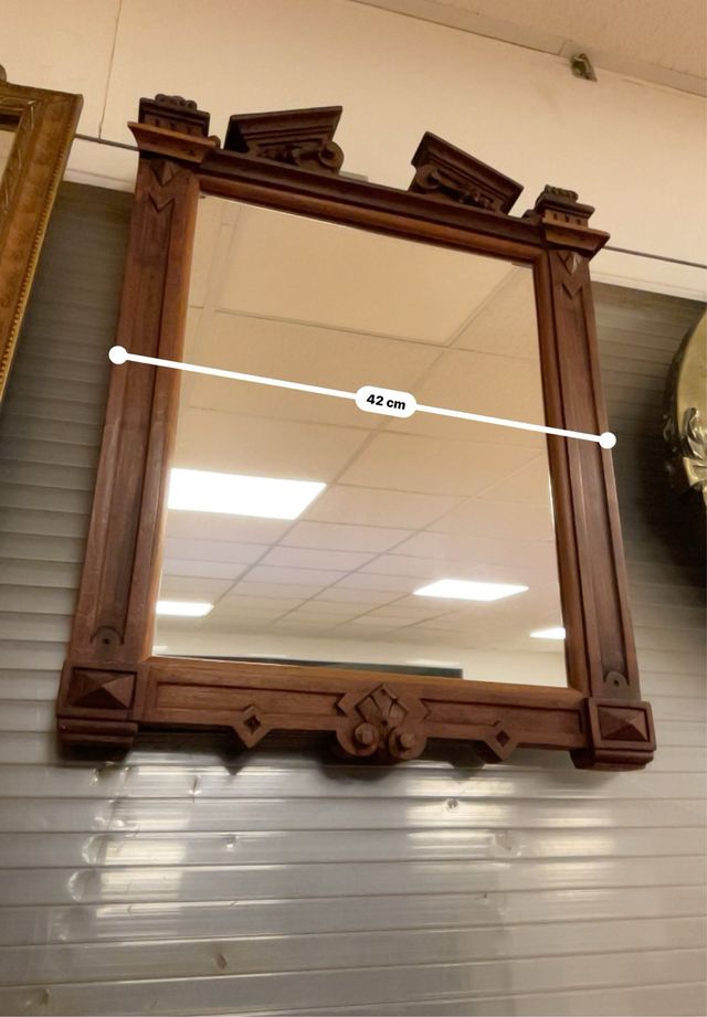 Antico specchio in noce