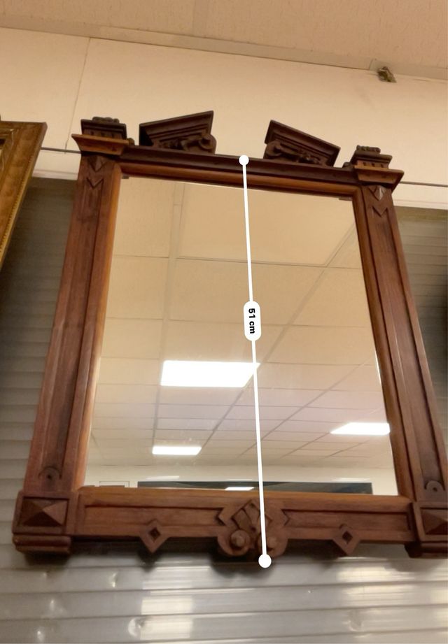 Antico specchio in noce