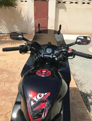 Moto Honda VFR 800 FI Negra