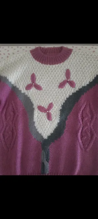 Maglione in lana con decorazione di perline