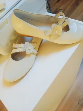 Zapatos de comunión "La muñeca rubia".