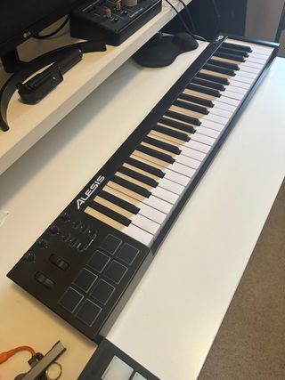ALESIS V49 PIANO MIDI