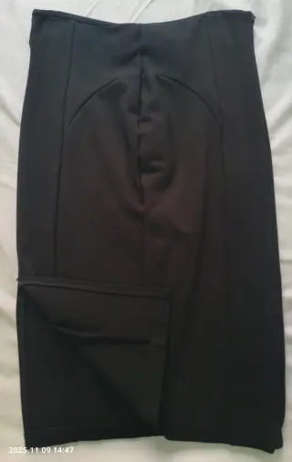 Falda negra Stradivarius Talla L