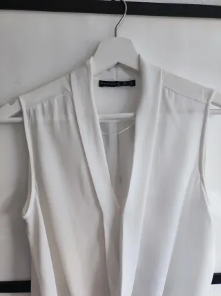 Blusa blanca sin mangas