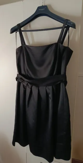 Vestido de fiesta Burberry negro