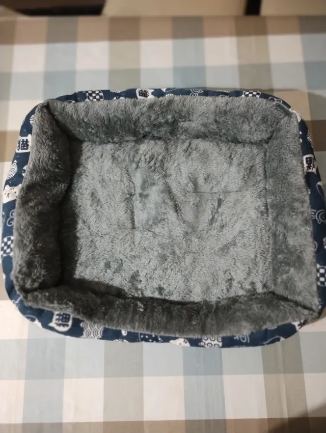 Cama para mascotas azul y gris