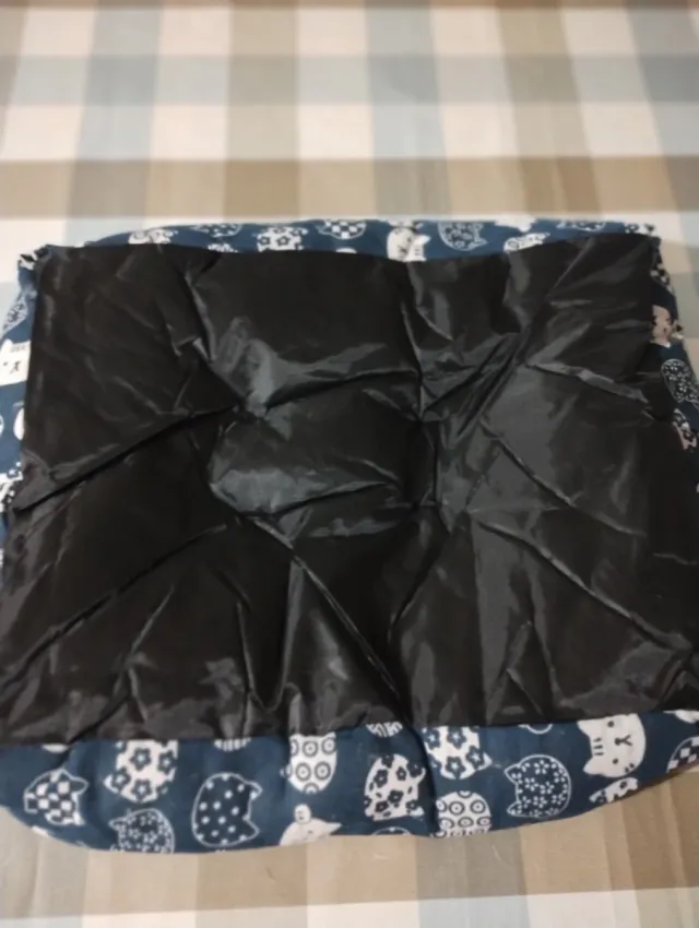 Cama para mascotas azul y gris