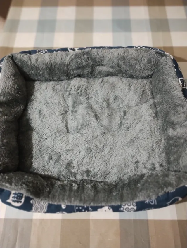 Cama para mascotas azul y gris