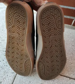 Zapatillas Globe Negras y Beige