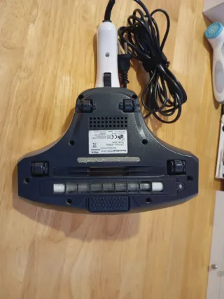 Aspiradora de ácaros blanca,aspira y desinfecta.