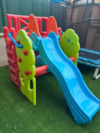 Tobogán infantil de plástico