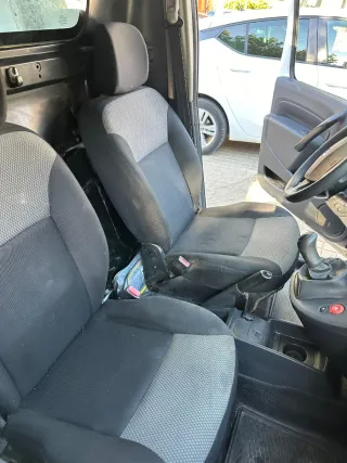 Se alquila furgoneta Renault Kangoo