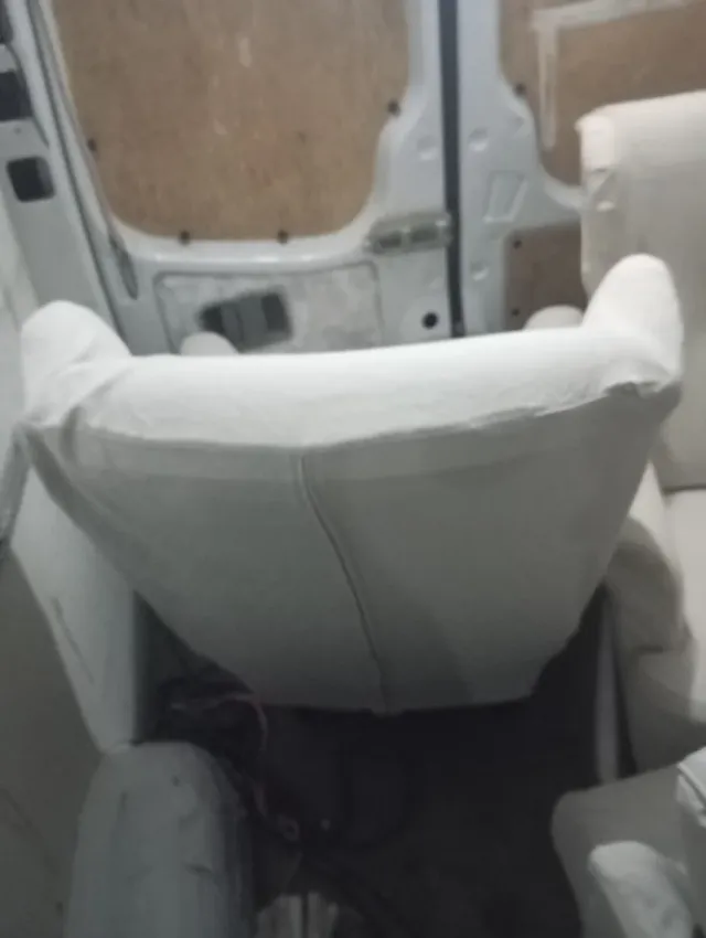 Poltrona singola bianca in tessuto