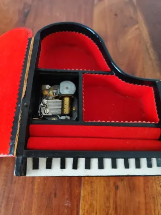 Joyero Piano Rojo + Caja Música