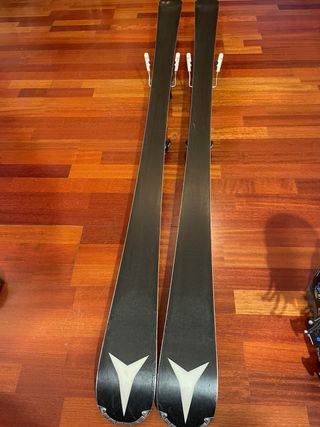 Esquís, botas y bastones