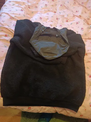 Sudadera peluche negra
