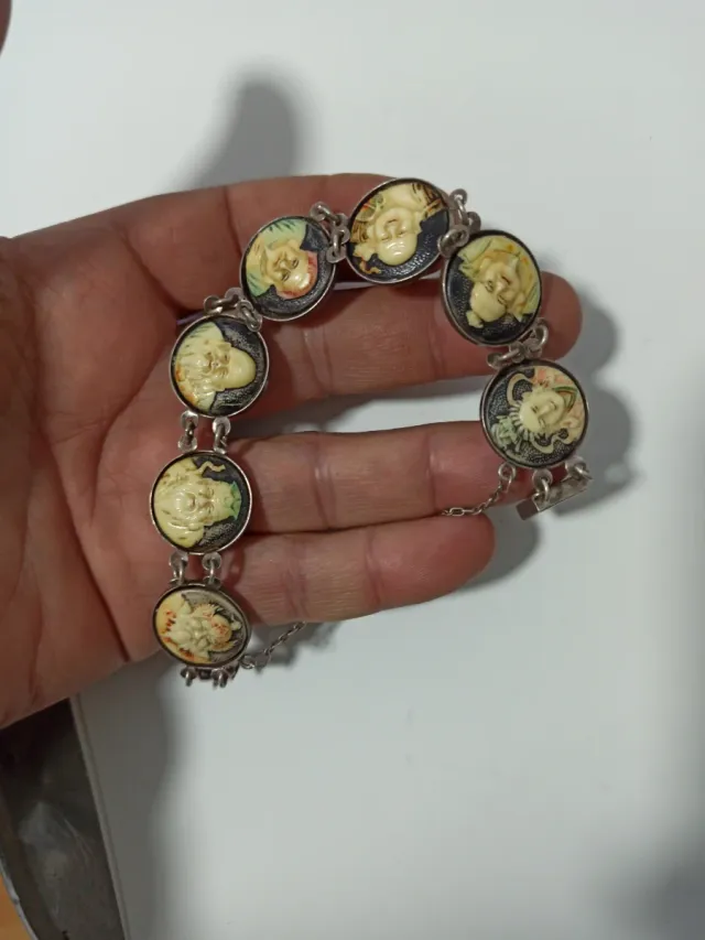 Bracciale in argento Toshikane con medaglioni antichi