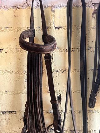 Cabezada vaquera de cuero