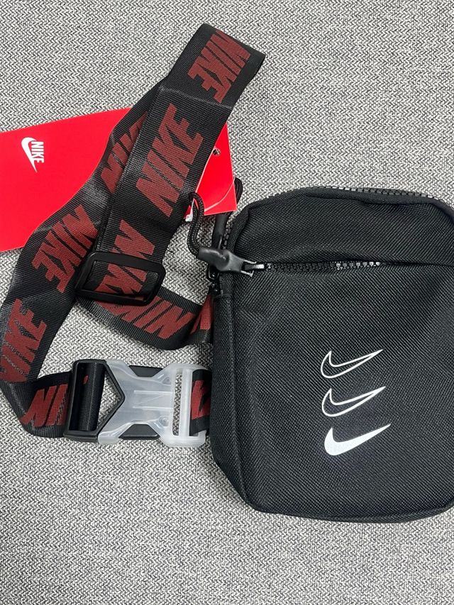 Bandolera Nike Negra Triple Swoosh
