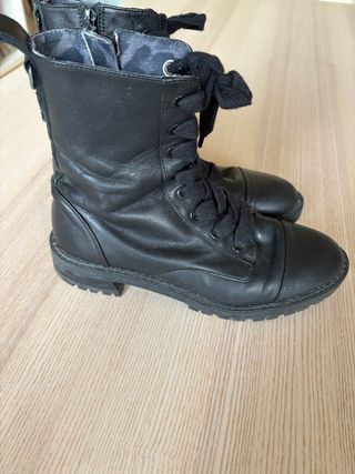 Botines negros de piel