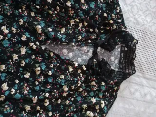 Vestido Zara floral talla S