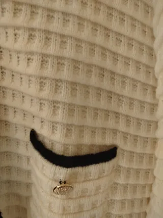 Chaqueta tejida blanca y negra