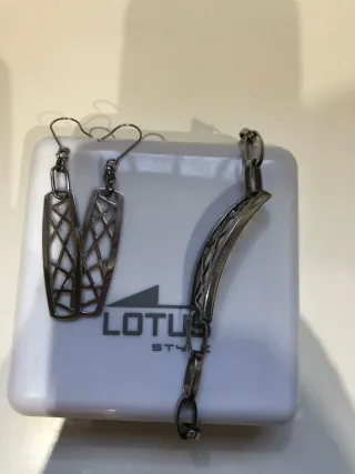 Conjunto de pulsera y pendientes