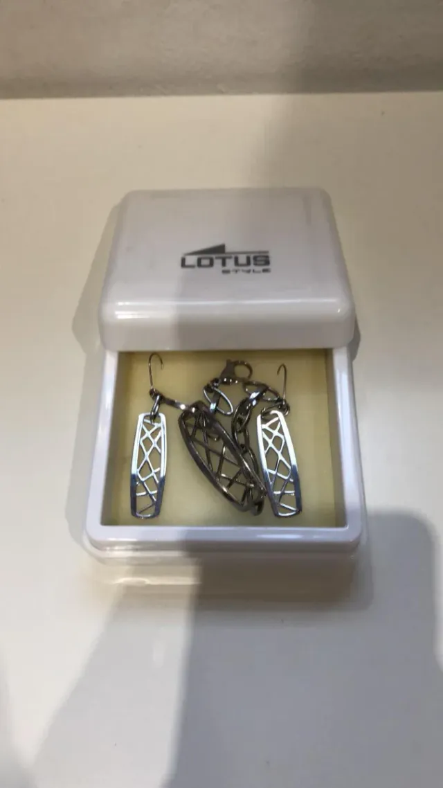 Conjunto de pulsera y pendientes