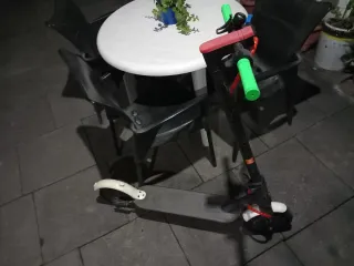 Patinete Eléctrico Negro y Verde