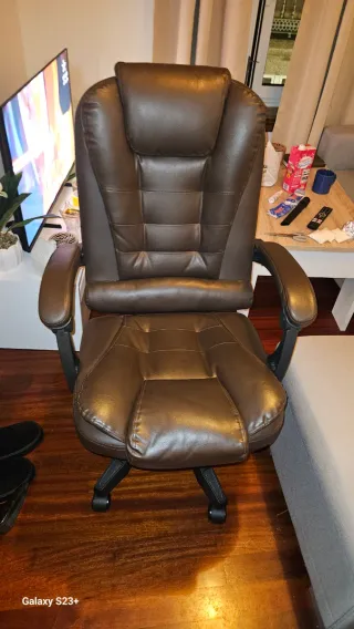 Silla de oficina de cuero y metal