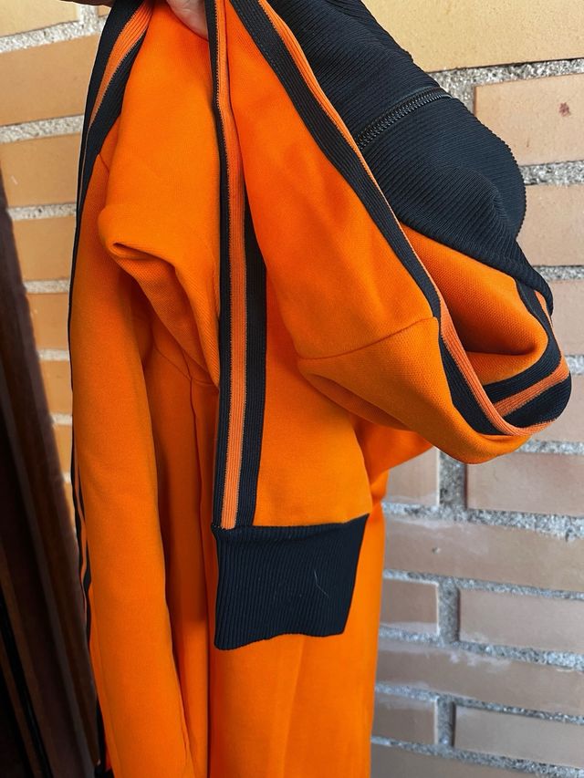 Chaqueta Adidas Naranja y Negra Cremallera