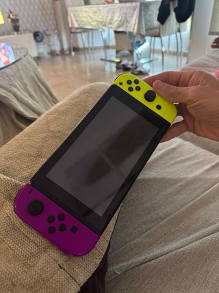 Nintendo Switch Morado y Amarillo