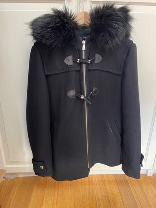 Chaquetón Negro Zara con Capucha y Pelo