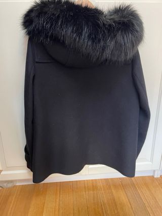Chaquetón Negro Zara con Capucha y Pelo