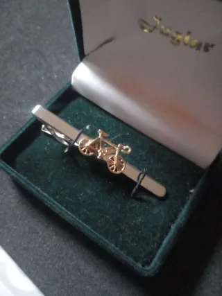 Pasador de corbata Juglar bicicleta dorado