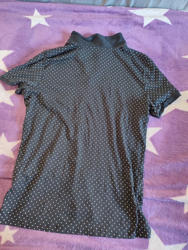 Polo de manga corta con lunares