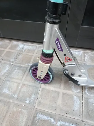 Patinete infantil plateado y morado