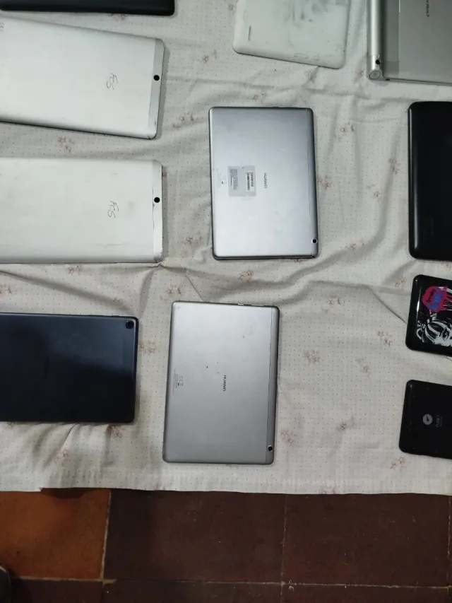 Lote de tabletas variadas