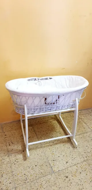 CUNA MOISES Y SOPORTE DE MADERA