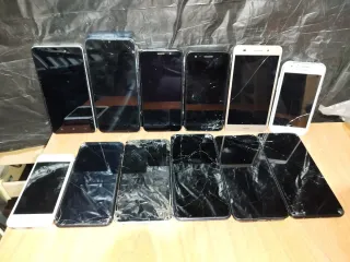 LOTE 35 SMARTPHONE PER RICAMBI